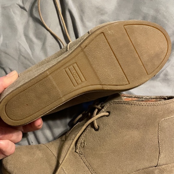 Toms - Picture 2 of 3